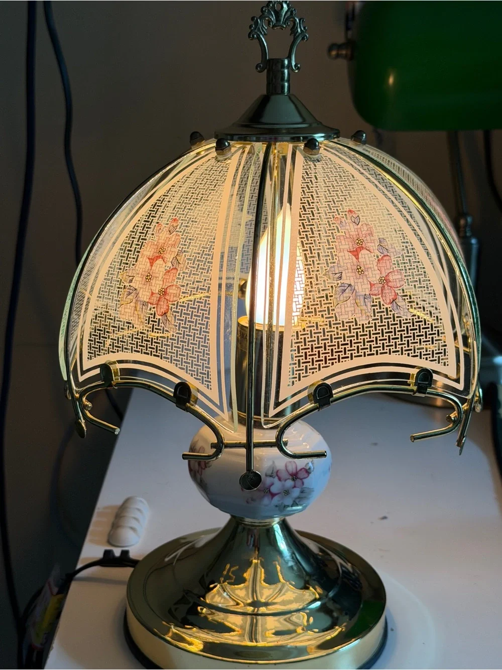 Vintage Floral Touch Lamp